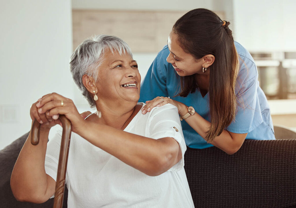 Senior talks to nurse about tips for effective pain management after surgery